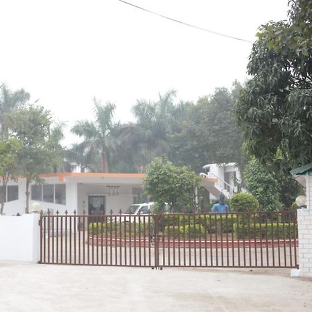 Hotel Shree Krishna Jungle Resort 카주라호 외부 사진
