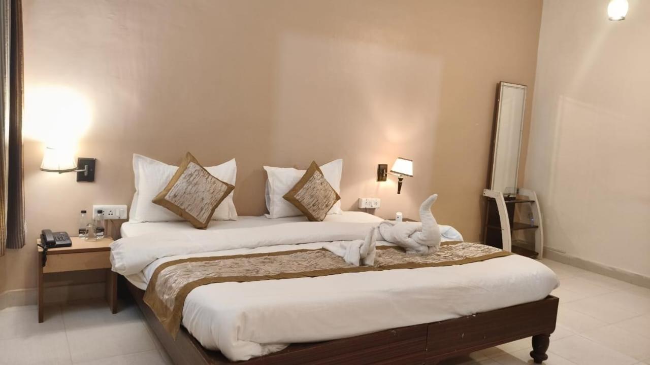 Hotel Shree Krishna Jungle Resort 카주라호 외부 사진