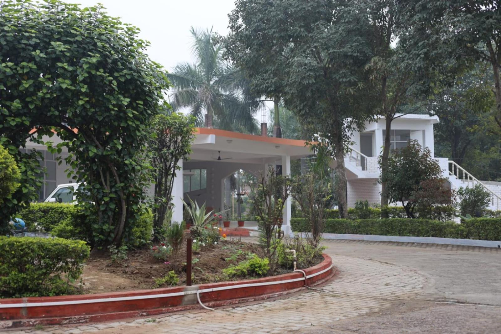 Hotel Shree Krishna Jungle Resort 카주라호 외부 사진